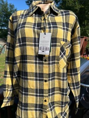 Game day Social Iowa Hawkeyes Plaid Button-Down Shirt- new med